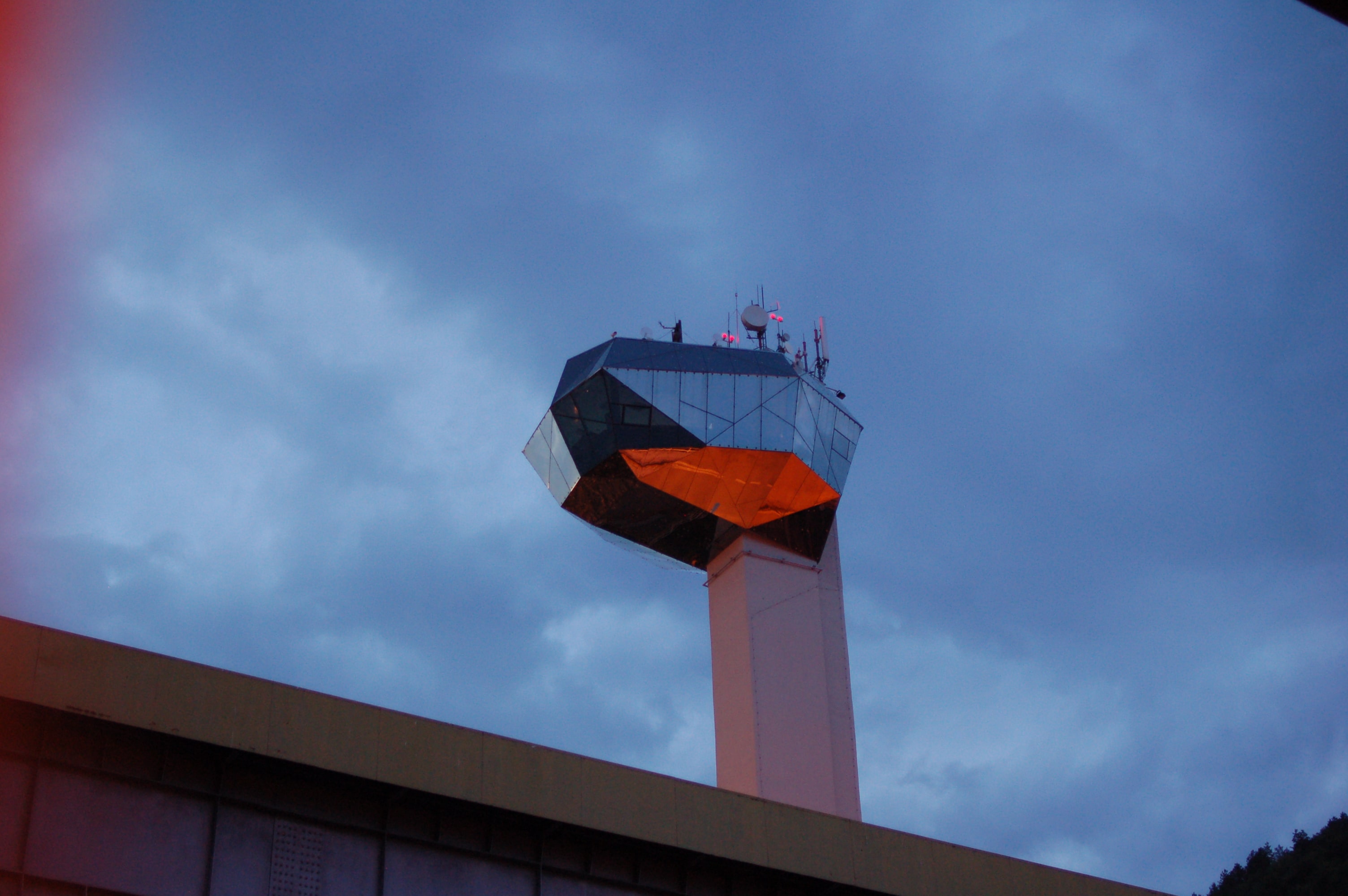 Turnul de control Porțile de fier